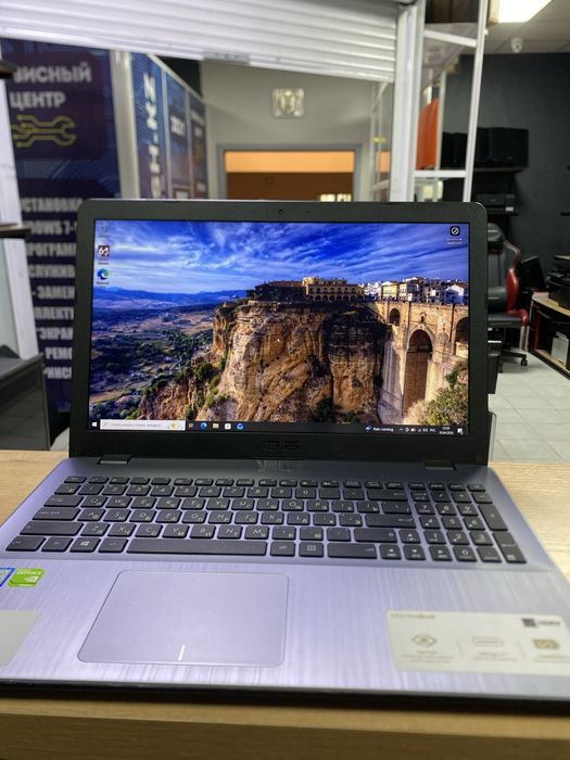 Ноутбук Asus core i7(gen7)/RAM8/SSD256/GeForce 940mx