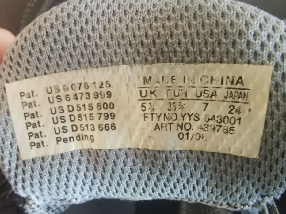 Vând Adidași Salomon negri GoreTex Mărimea 38