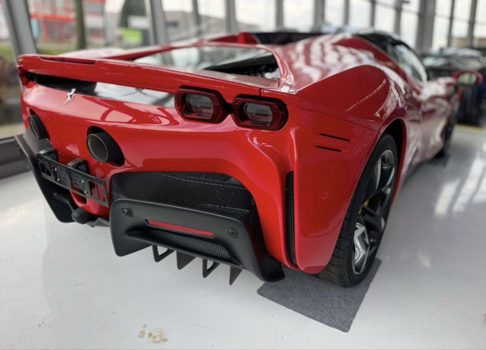 Ferrari SF90 Spider 1001 hp 2023