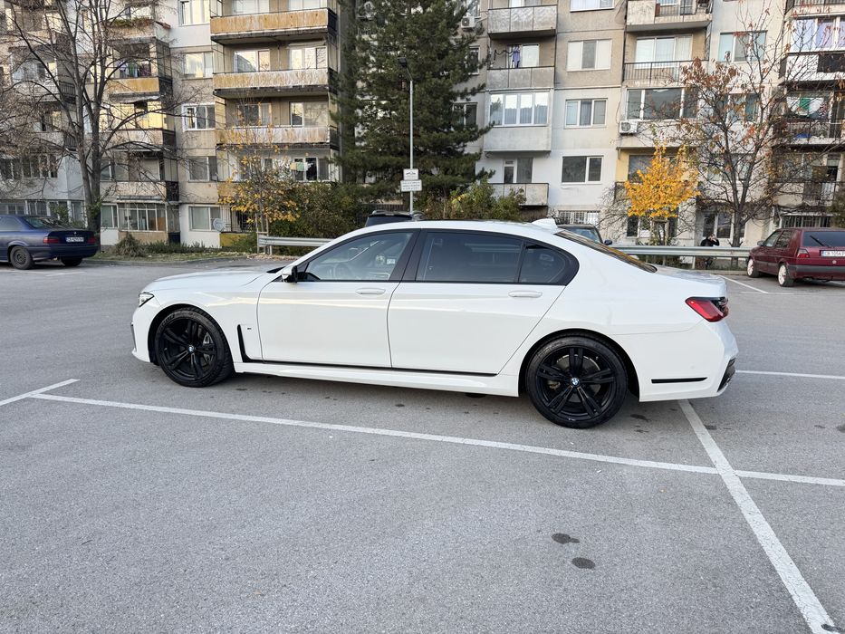 BMW 740Li сервизна книжка