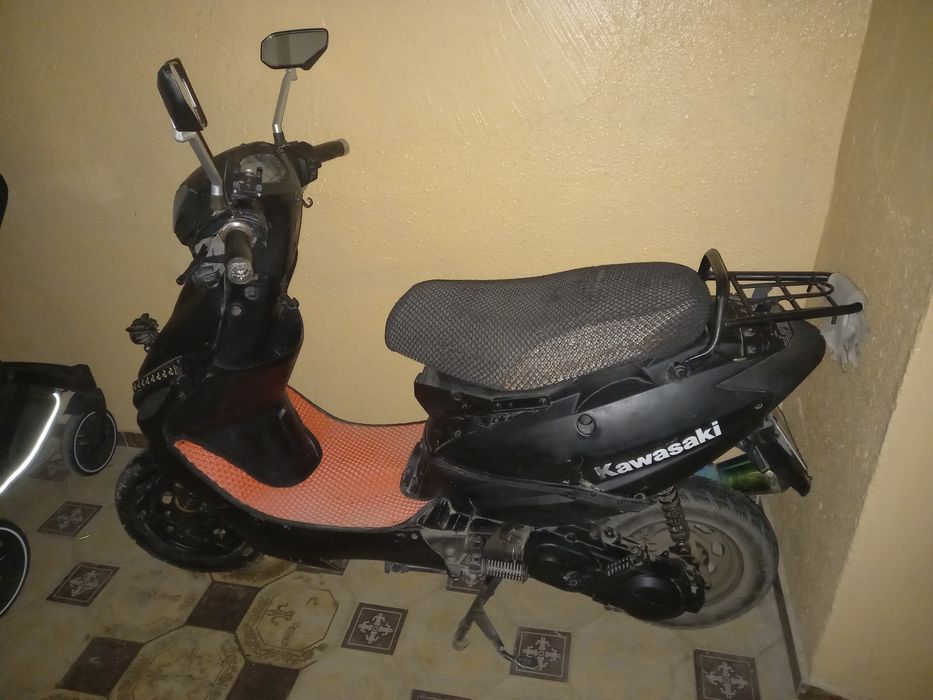 Skuter jayron xolati orto 300 somli ishi bor  rangi qora