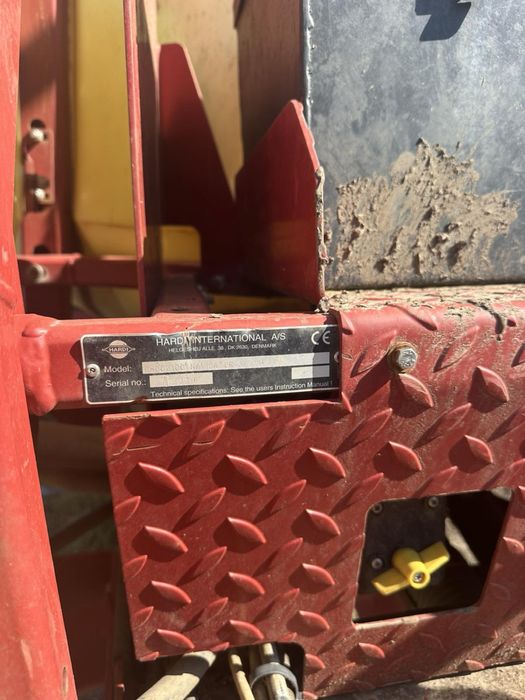 Прикачна пръскачка Hardi Navigator 3000 2011г.