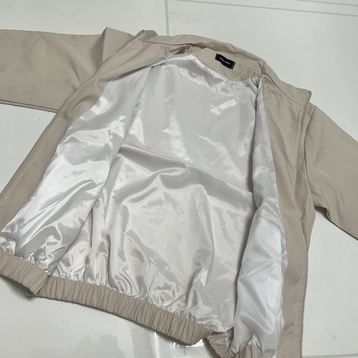 Ветровка бежевая