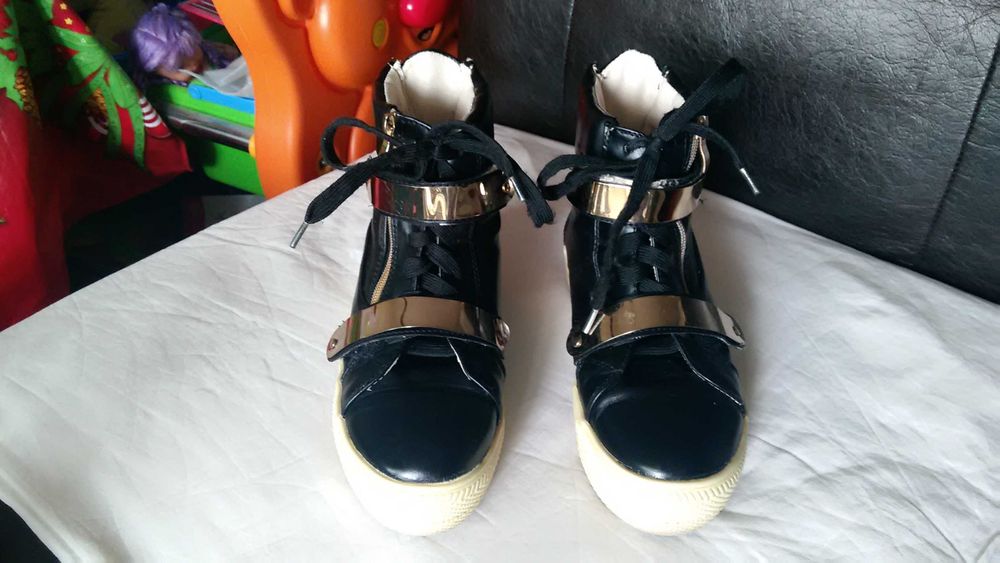 Обувки на платформа