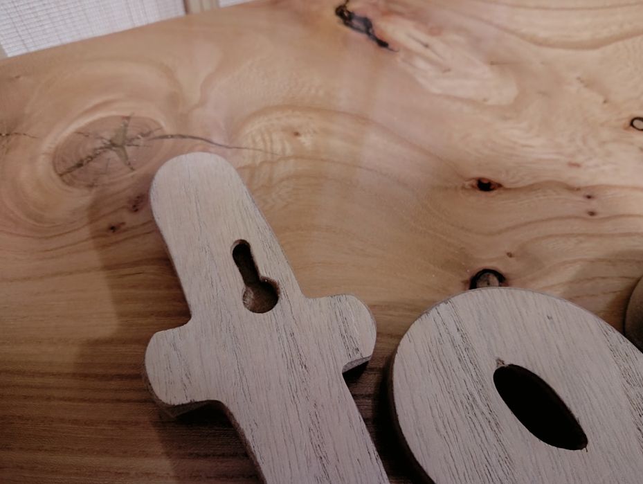 Деревянная надпись на стену