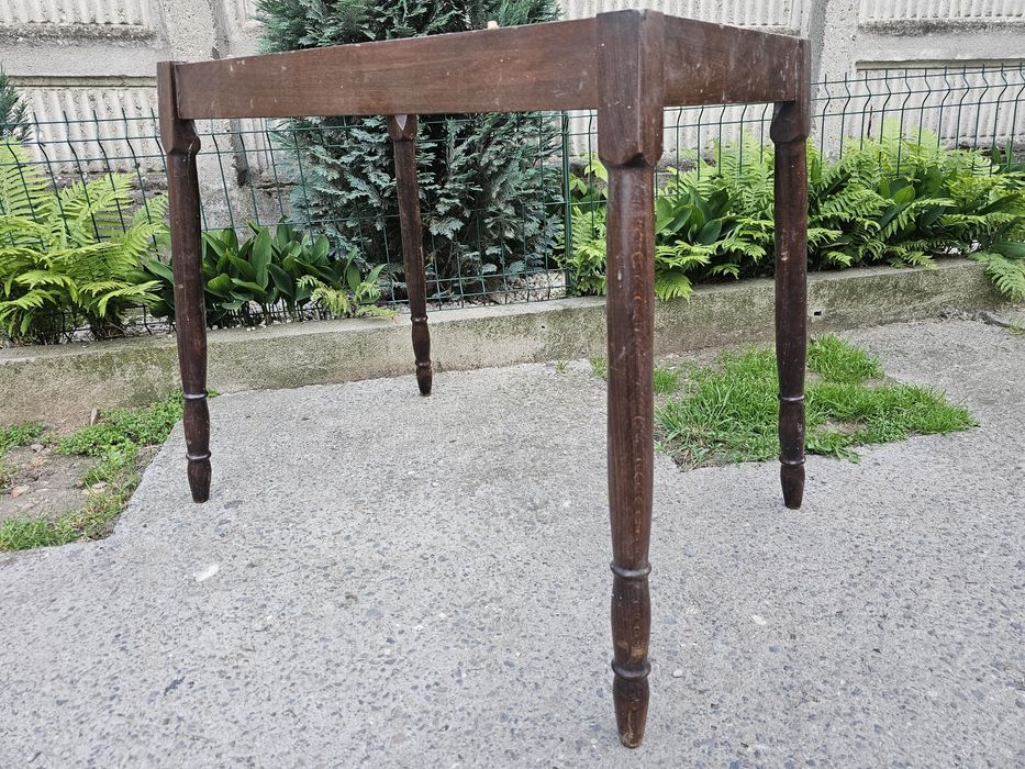Cadru masă din lemn masiv cu picioare strunjite (Proiect DIY / Recondiționare)