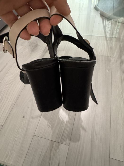 Sandale potrivite pentru marimea 37