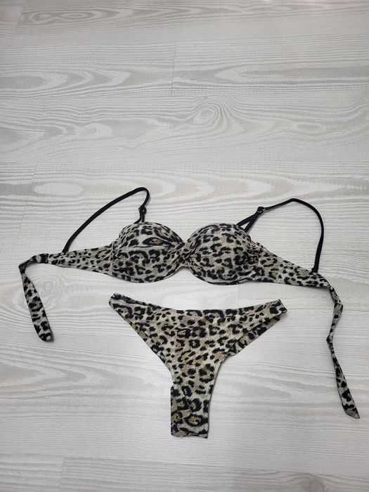 Costum de baie din 2 piese, marimea S, stare foarte bună