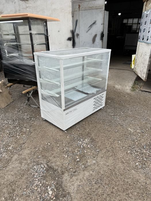 Витринный холодильник кондитерская витрина