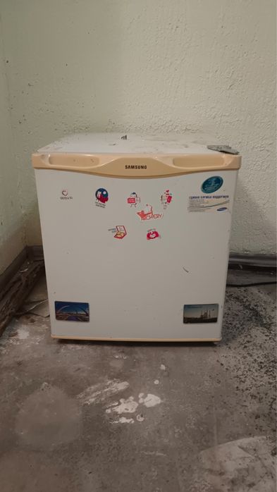 Холодильник в хорошем состояний мини