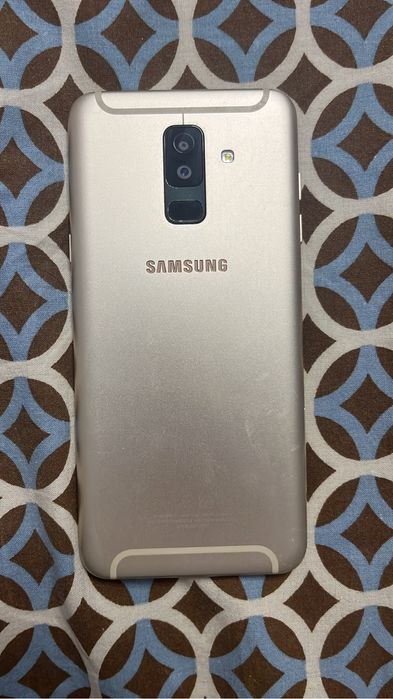 Телефон Самсунг А6+