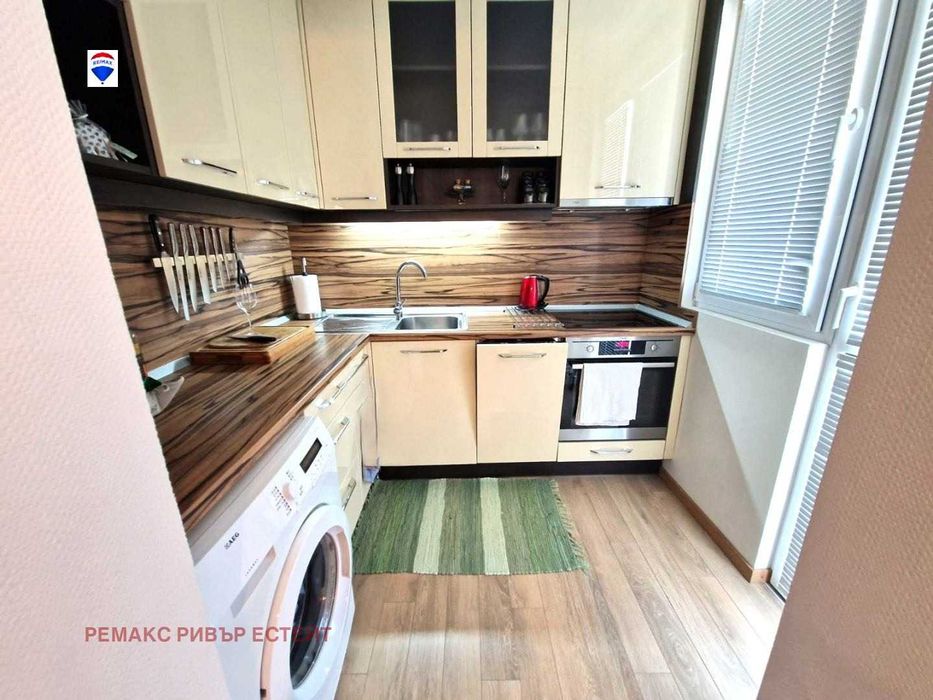 Втори етаж от къща за продажба кв. Родина 2