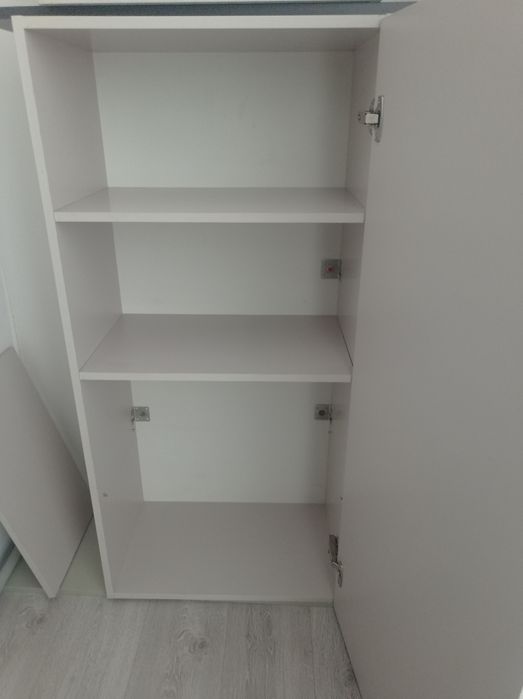 Продам 2 шкафа настенных для кухни