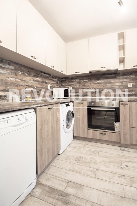 Дава се под наем Тристаен апартамент в София, Медицинска академия - 90 кв.м за 750 € - Снимка #2