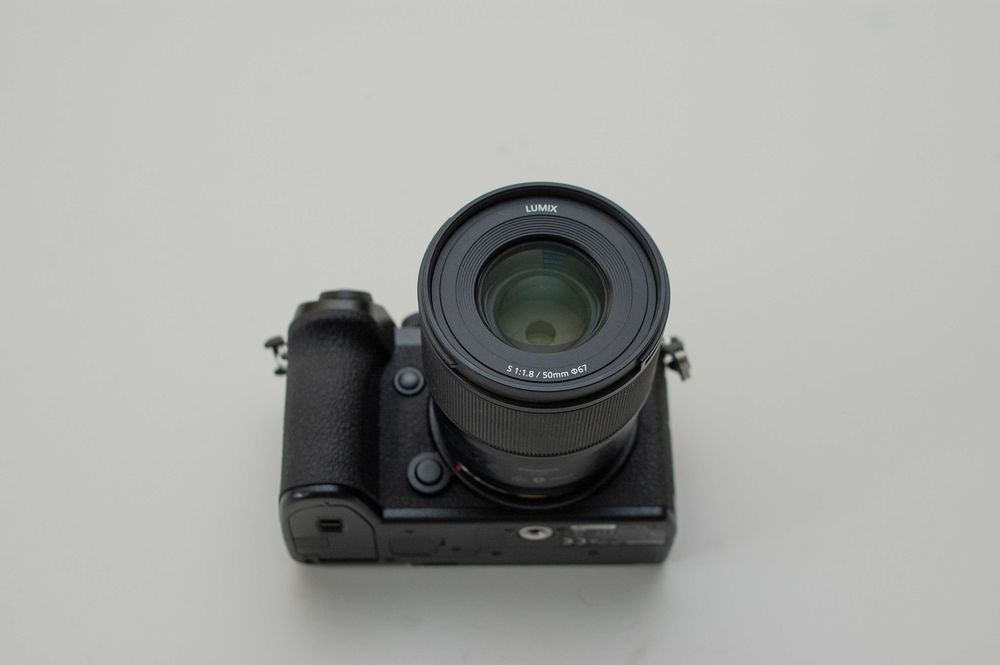 Продавам Panasonic Lumix S5 с обектив Lumix S 50mm f/1.8