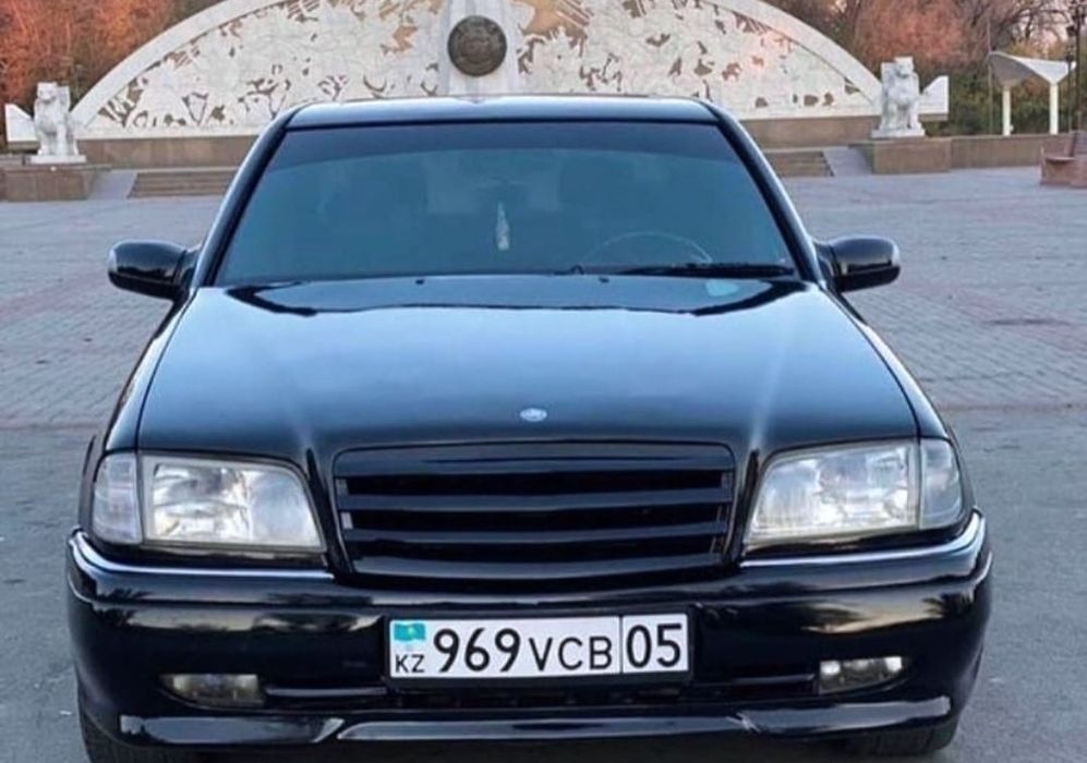 Мерседес 202 комплект бампера продаётся