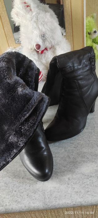 Кожаные черные сапоги