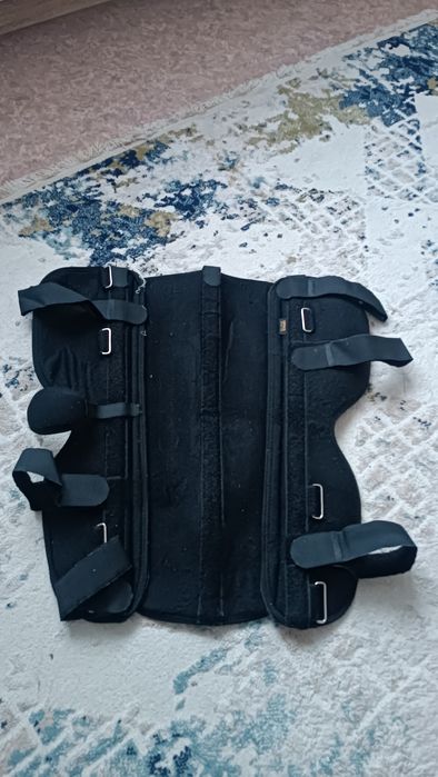 Корсет для колена