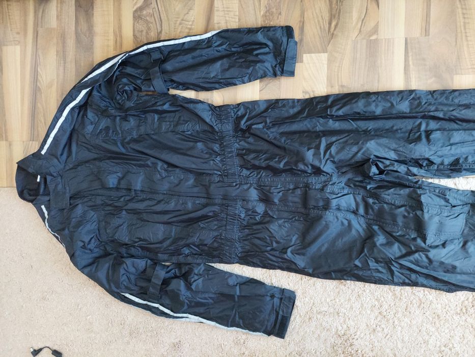 Costum impermeabil,combinezon dintr-o bucata,marime XXL
