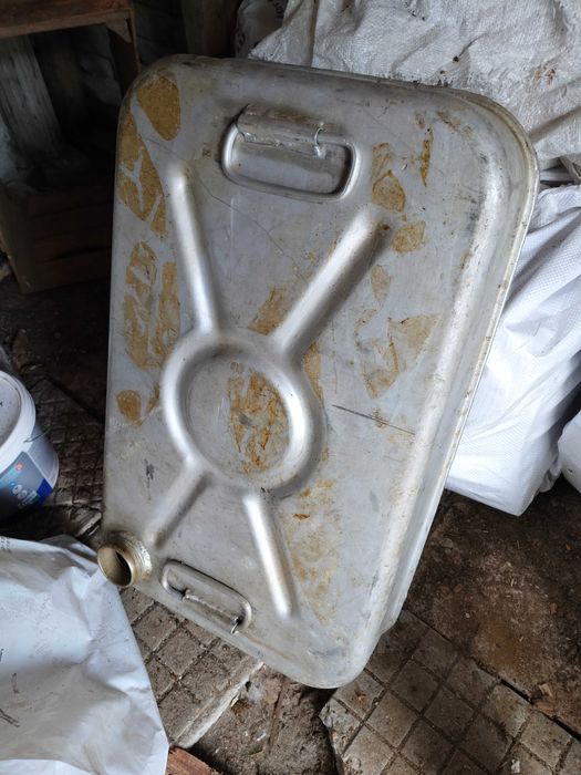 Стар алуминиев резервоар