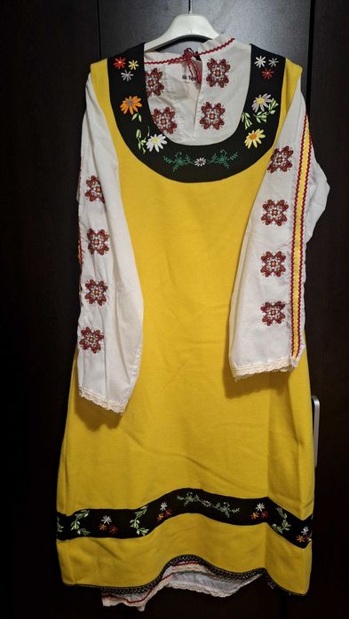 Дамска фолклорна носия-новодел