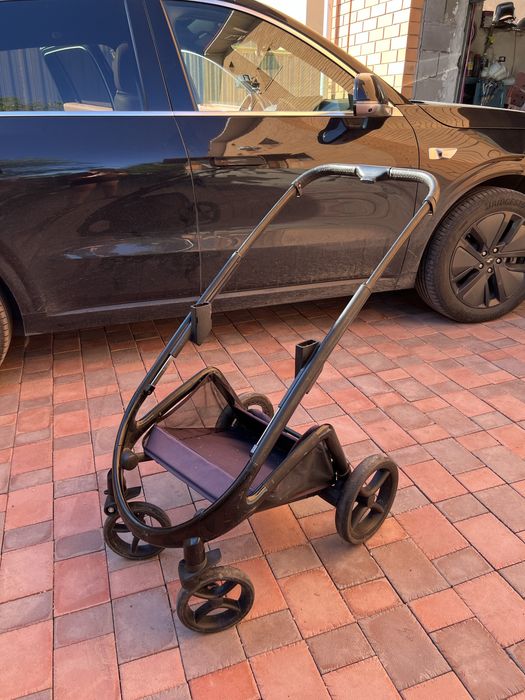 Продам детскую коляску  Carello M60