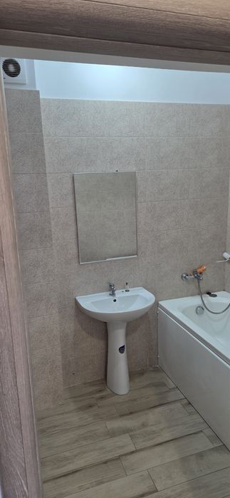 Garsoniera 46 m de închiriat nemobilata