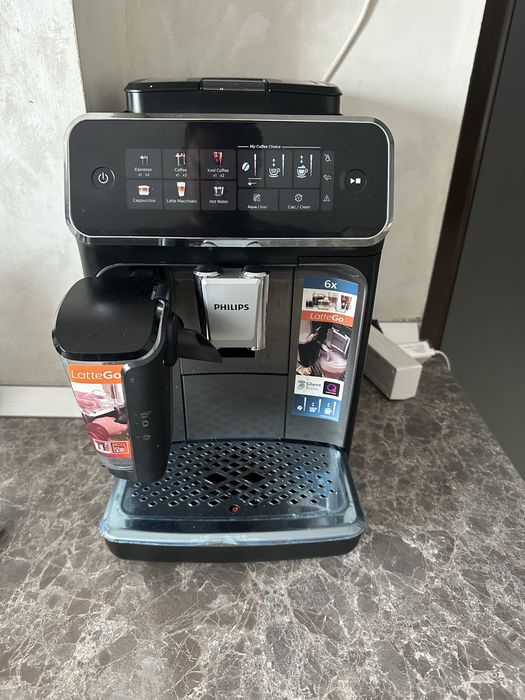 Aparat de cafea Philips seria 3300 ( aproape nou)