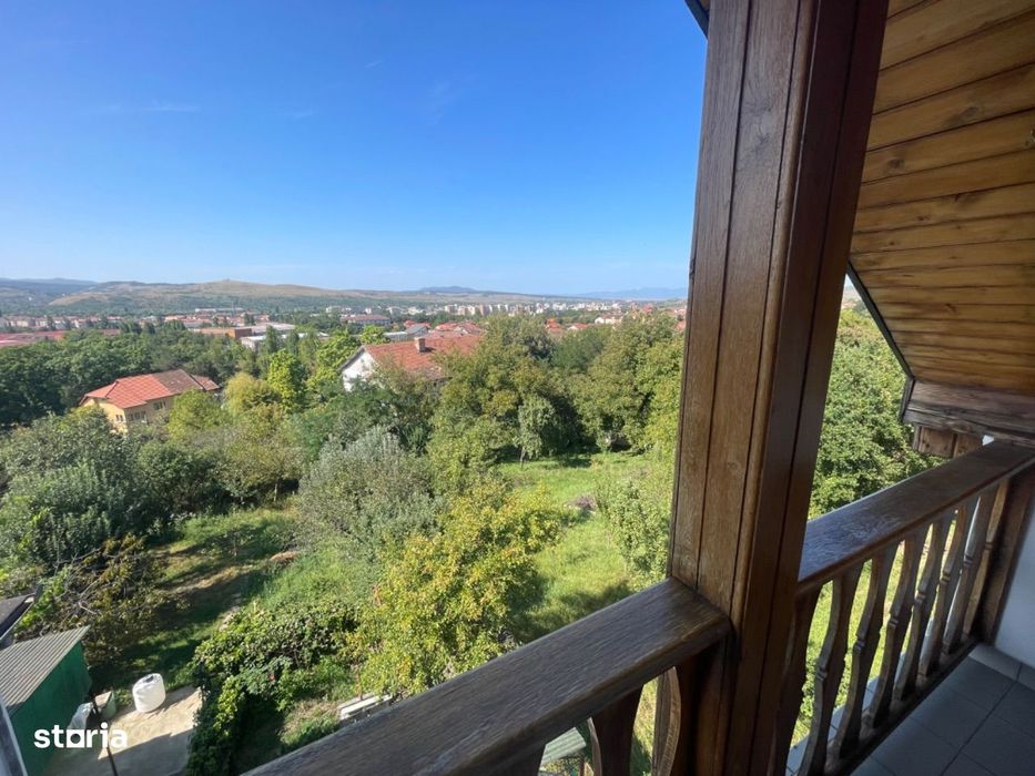 Vila premium-7 camere,5 bai,garaj 3 masini-Zona Ciuperca