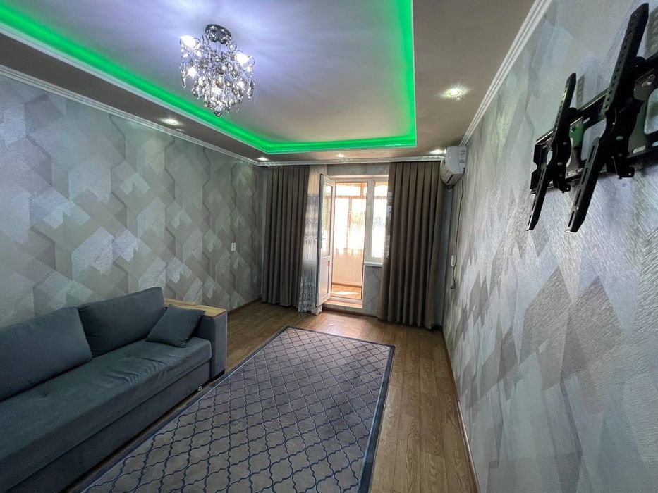 Сдается 1 комнатная квартира 
С мебелью 
В горде Алмалыке