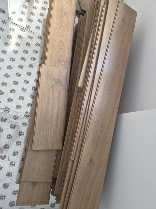 Vand pachet laminat 39 mp, 12mm grosime, 2003x245mm