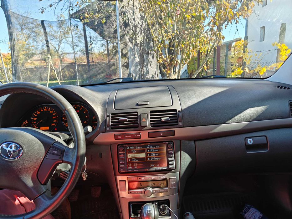 Toyota Avensis, комби, кожа, два комплекта гуми