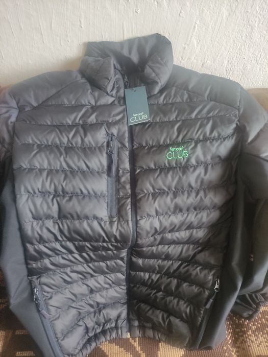 Мъжко пухено яке с логото на Etoro