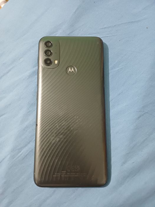 Motorola E40 cu sticla sparta. Displayul si touch-ul sunt bune
Are par