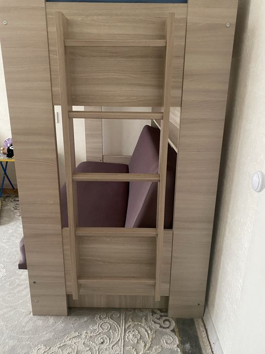 Двухярусный кровать с диваном