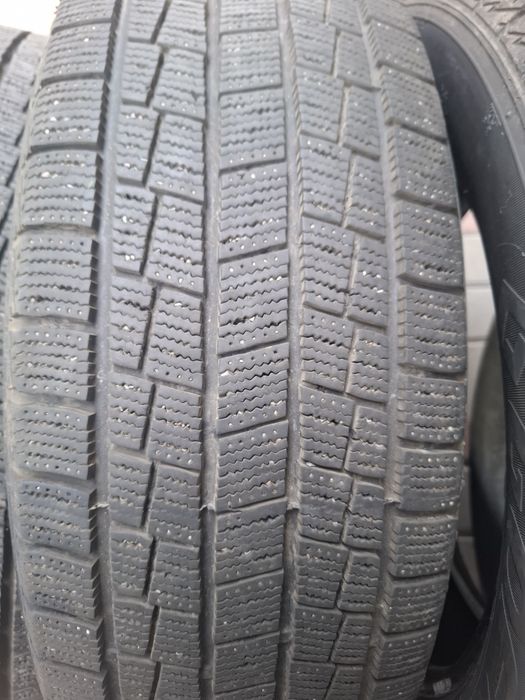 Продам зимние шины 215/65/17