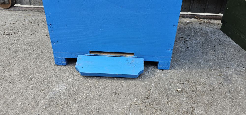 Stupi albine noi, complet echipati