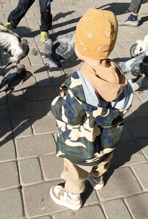 Продам ветровку детскую