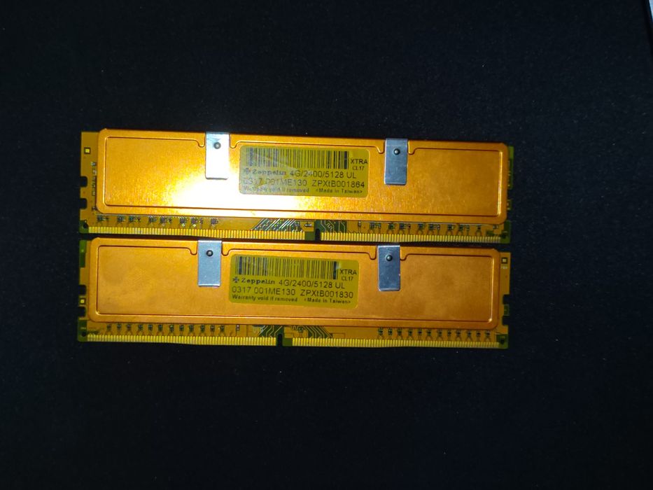 продам ддр4 8 гигов две плашки по 4