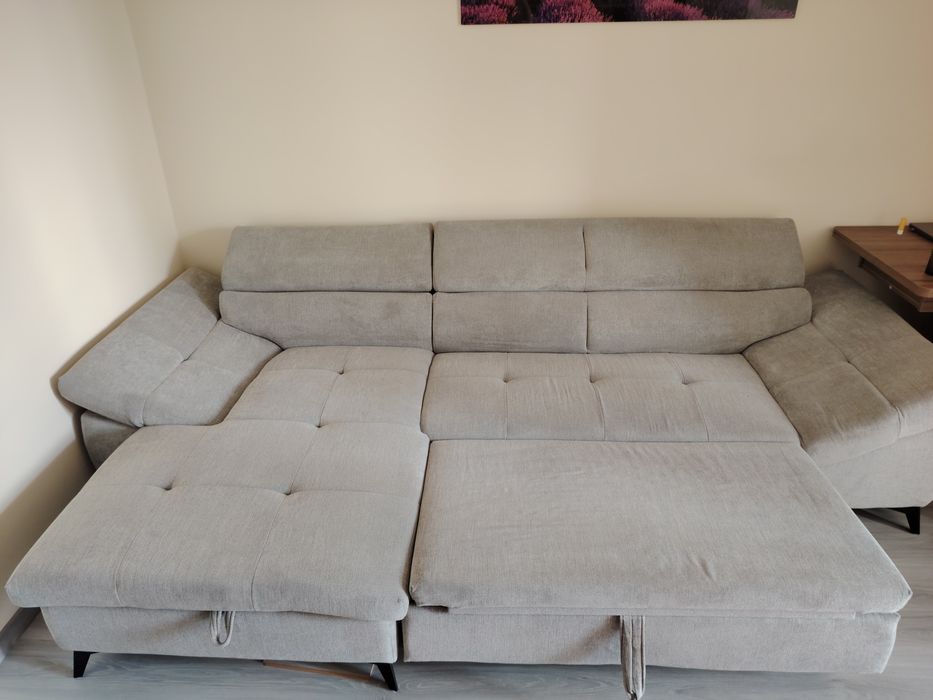 Colțar extensibil pe dreapta,4 locuri, cu spațiu generos de depozitare. Dimensiuni:  297*171*92