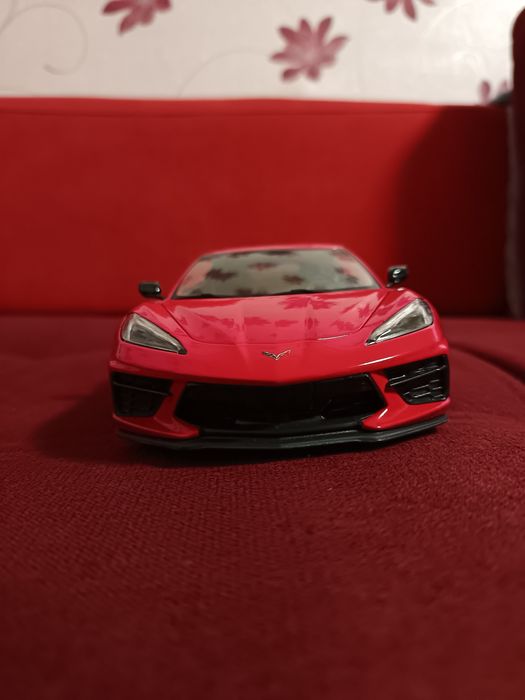 Vând macheta Chevrolet Corvette 1 18 2020
