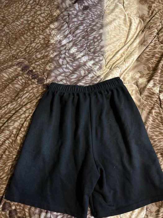 черные шорты hellstar