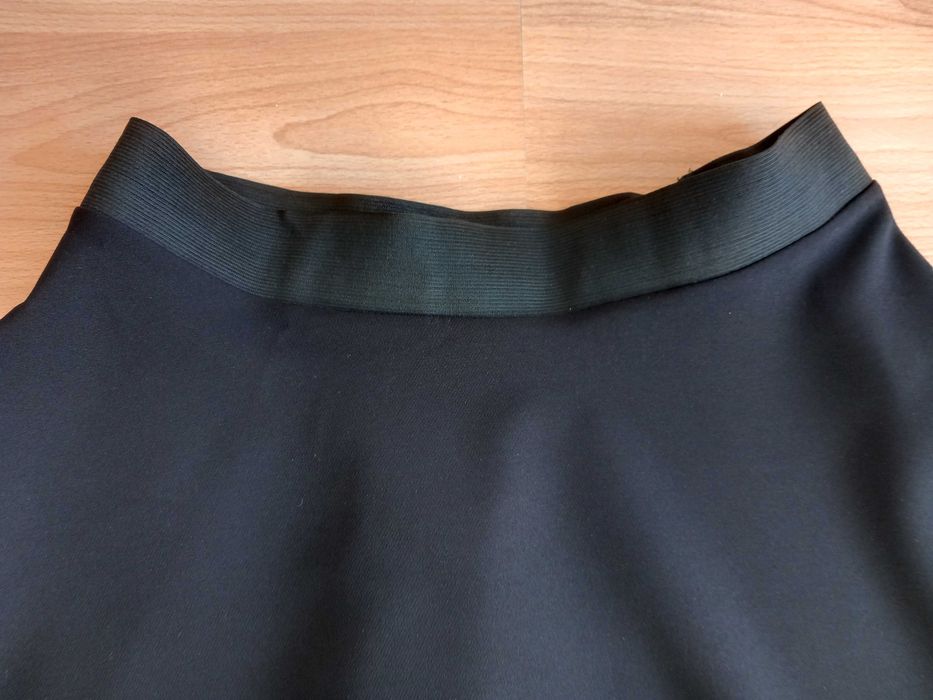 Дамска пола с дантела