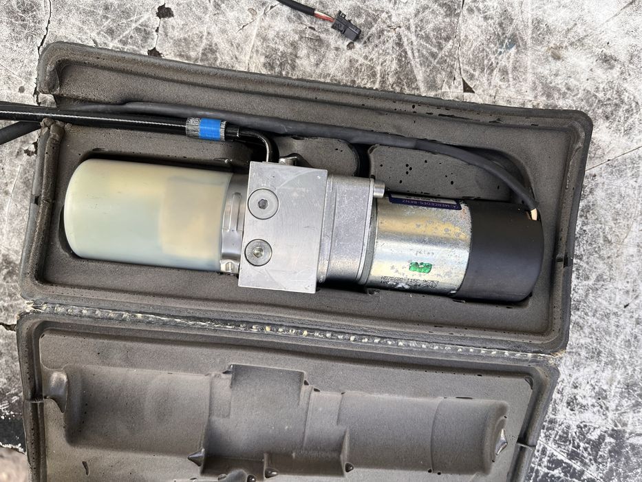 Помпа автоматичен багажник Мерцедес S клас  W221 и ML  W164 / електрически