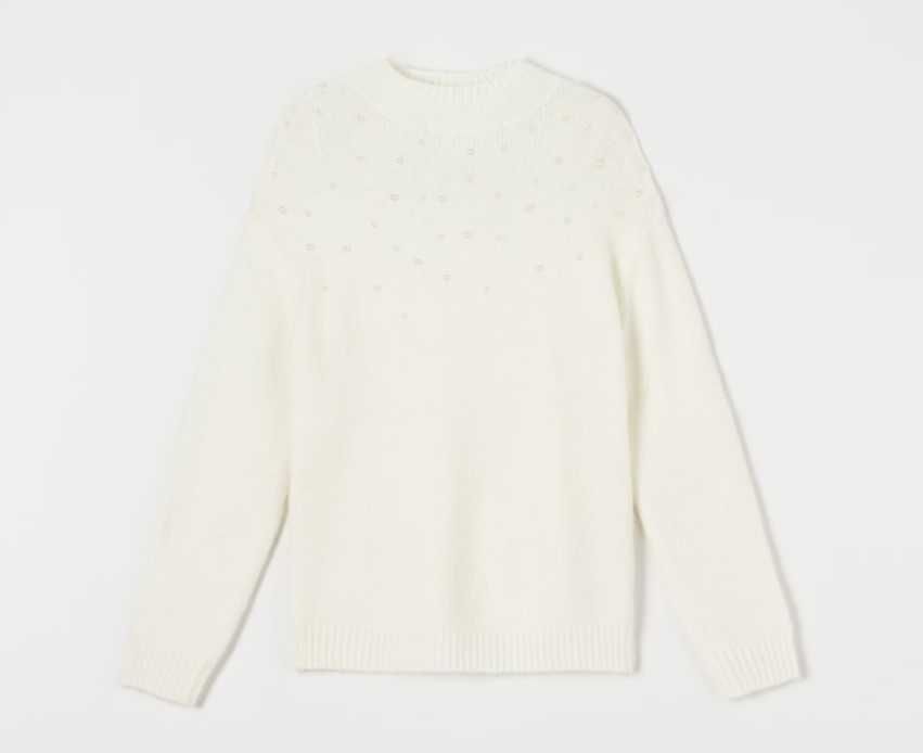 NOU! Pulover alb cu aplicatii perle, moale si confortabil