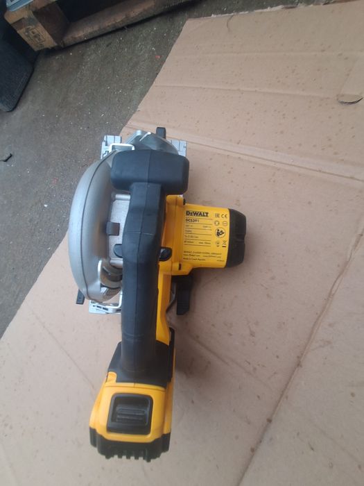 Circular dewalt DCS 391 .
