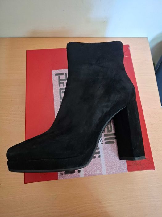 Нови черни боти от естествен велур, номер 39