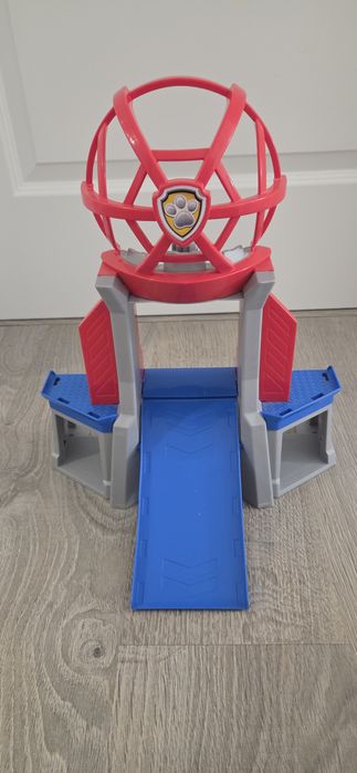Paw Patrol - Patrula Catelusilor, Turnul de control
Patrula Catelusilo