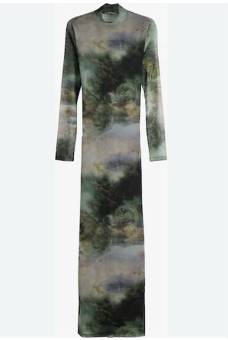 Елегантна дълга рокля с гол гръб