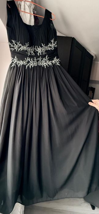 Rochie pentru evenimente marimea 42 culaore neagra noua